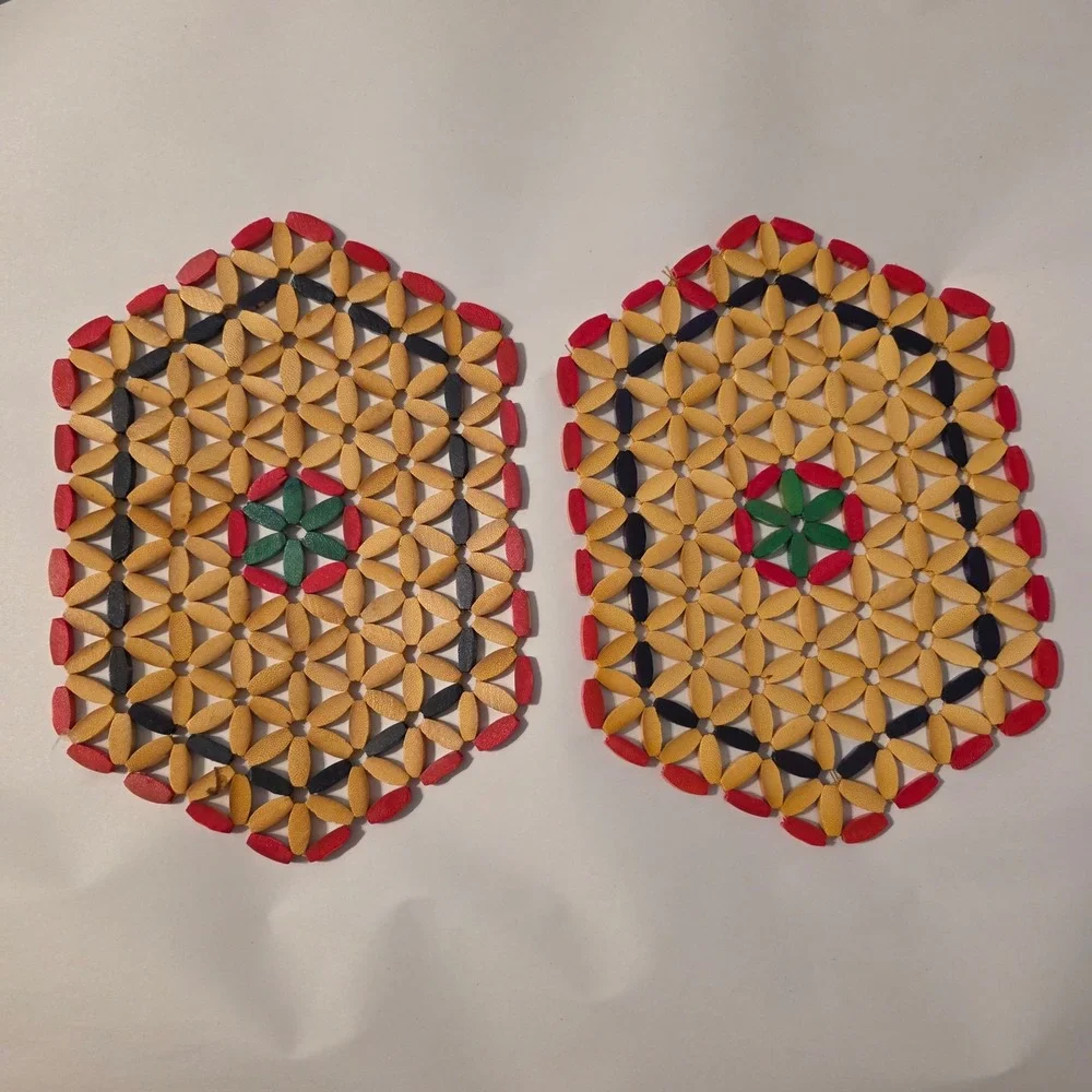 VTG Set 2 Wood Chip‎ Trivets 7x10 Red Green Black Geometric Kitchen Table